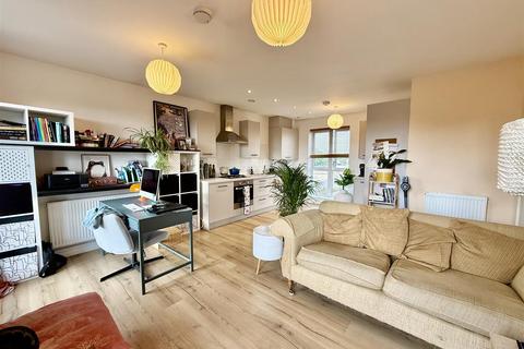 1 bedroom flat for sale, Ginner Road, Swindon
