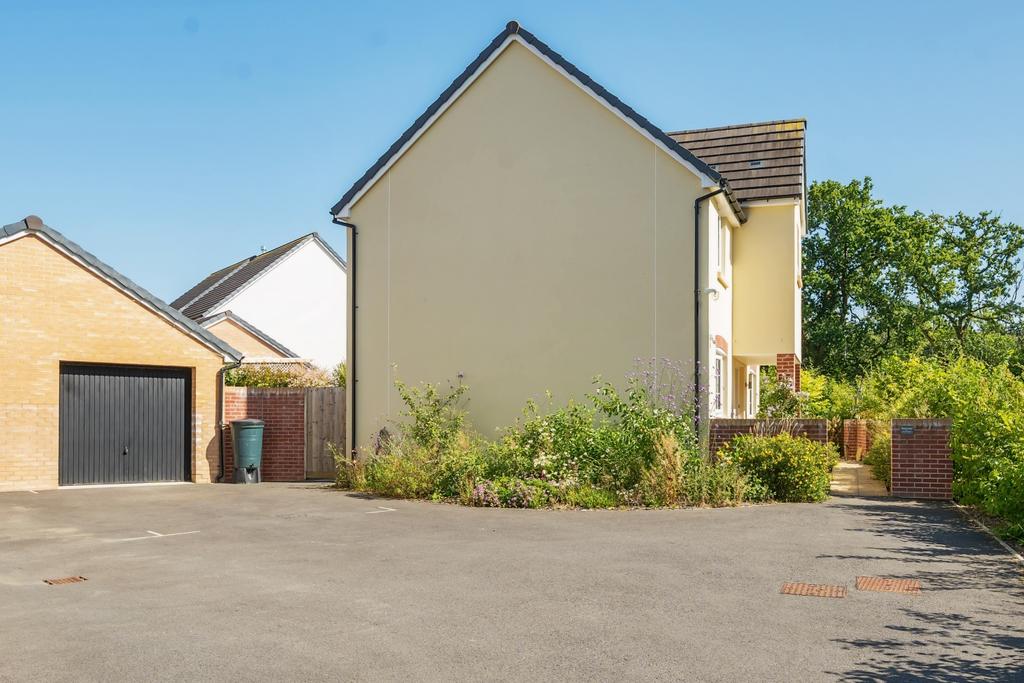 1323994-20-6870bed389624