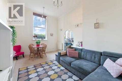 Flat 3, Canterbury House Queen Alexandras Way, Epsom, KT19 7DW