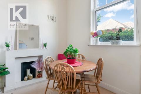 Flat 3, Canterbury House Queen Alexandras Way, Epsom, KT19 7DW