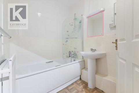 Flat 3, Canterbury House Queen Alexandras Way, Epsom, KT19 7DW