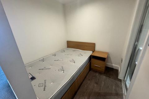 Studio to rent, Bracken House, 44-58 Charles Street, Manchester, Lancashire, M1