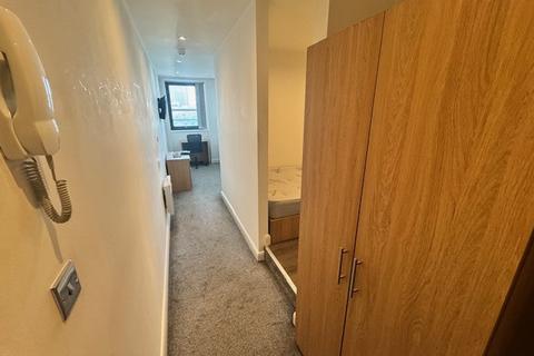 Studio to rent, Bracken House, 44-58 Charles Street, Manchester, Lancashire, M1