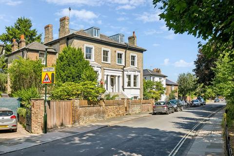 undefined, Stanley Road, Twickenham TW2