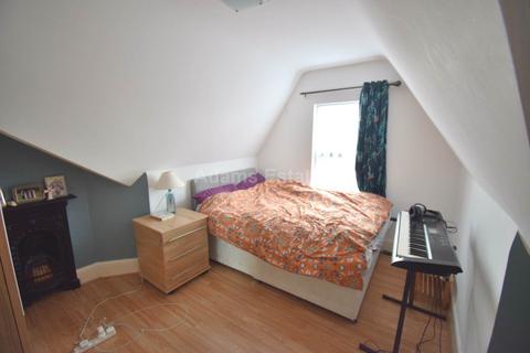 1 bedroom in a house share to rent, Radstock Road, Reading