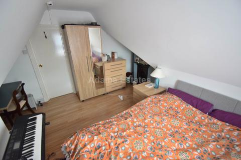 1 bedroom in a house share to rent, Radstock Road, Reading