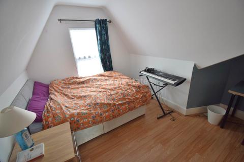 1 bedroom in a house share to rent, Radstock Road, Reading