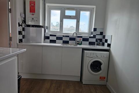 4 bedroom semi-detached house to rent, Imperial Road, FELTHAM, Greater London, TW14