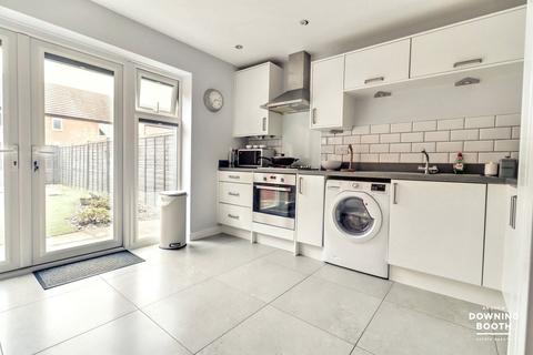 44 Tye Road, Fradley, Lichfield, WS13 8GW