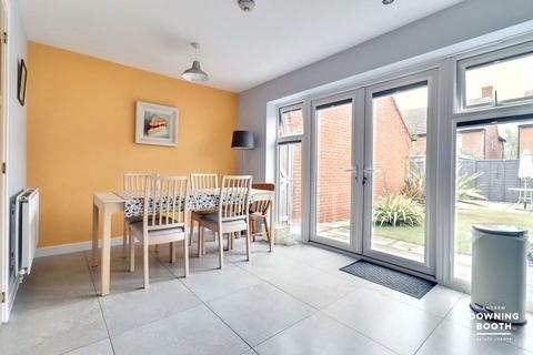 44 Tye Road, Fradley, Lichfield, WS13 8GW
