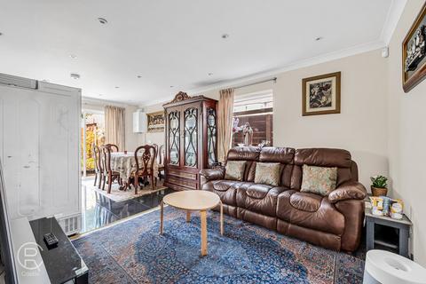 4 bedroom end of terrace house for sale, Ellesmere Road, Greenford, UB6