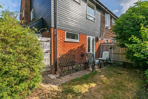 67 Lowden Close, Winchester, SO22 4EW