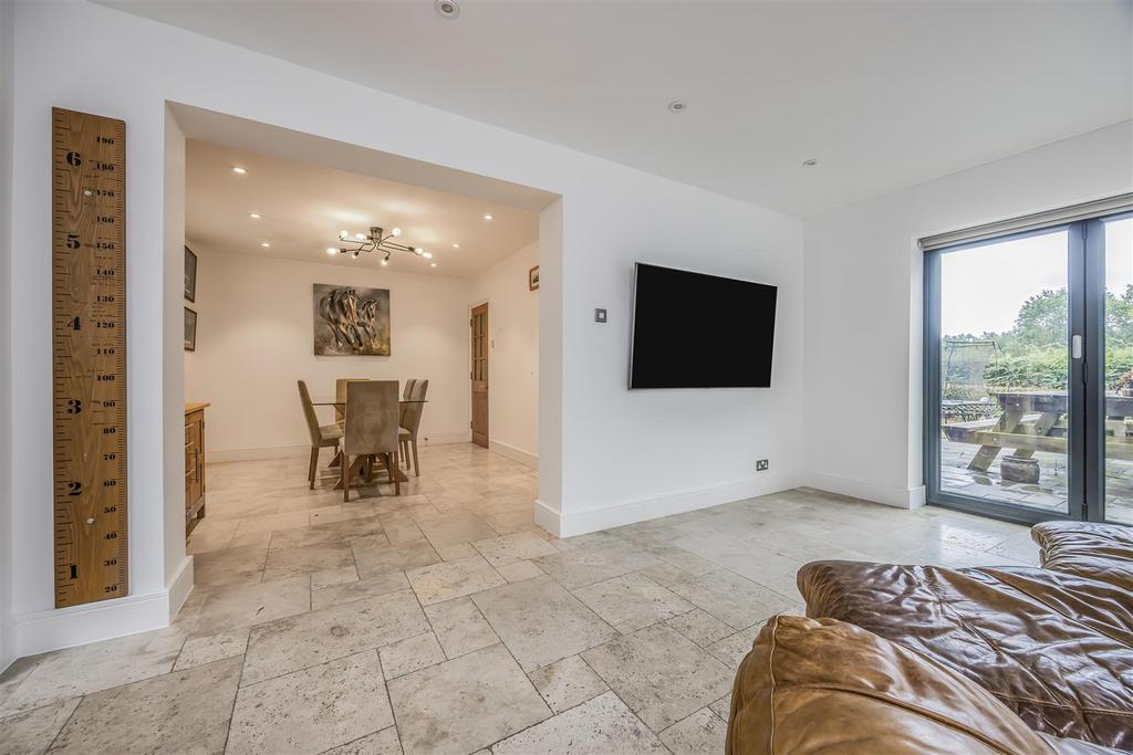 2 Firpiece, Forestside Road, Rowland’s Castle-Port