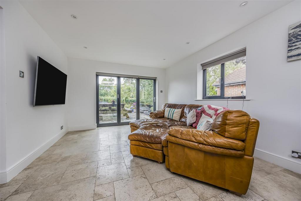 2 Firpiece, Forestside Road, Rowland’s Castle-Port