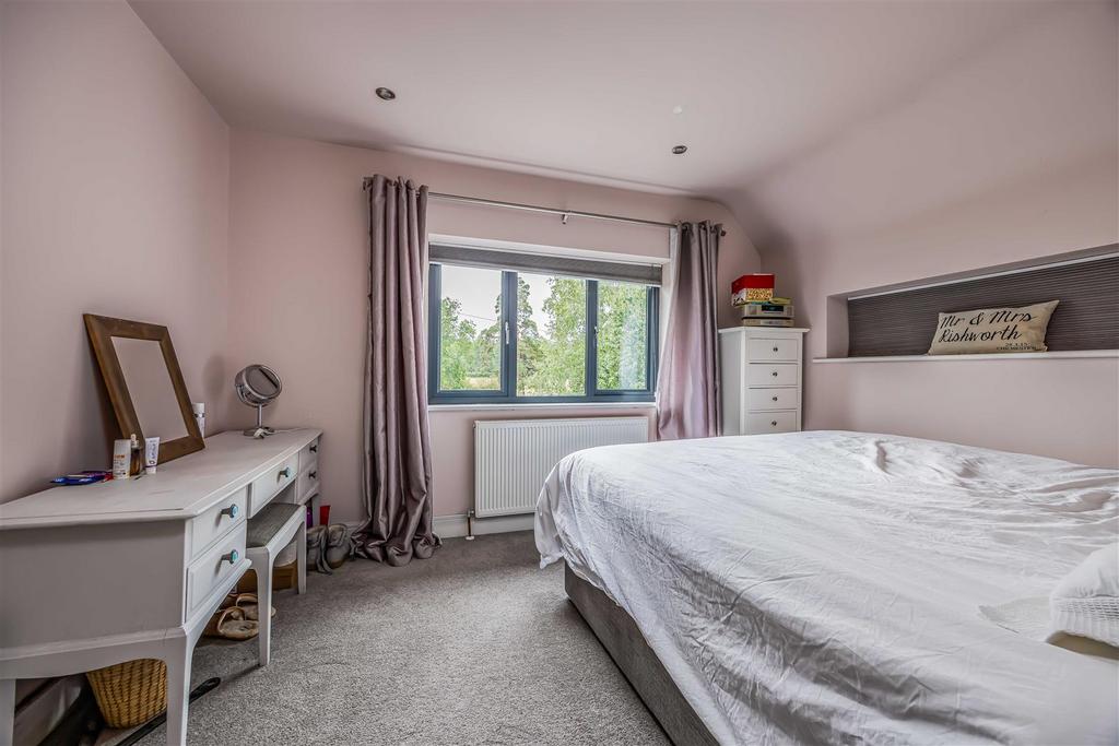2 Firpiece, Forestside Road, Rowland’s Castle-Smal