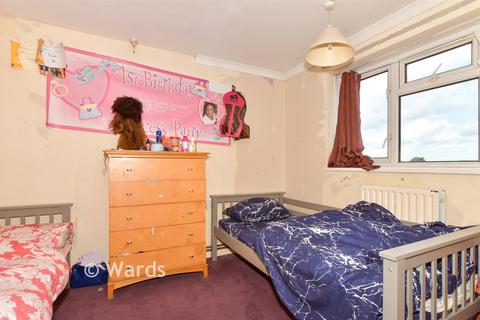 3 bedroom maisonette for sale, Shipwrights Avenue, Chatham, Kent