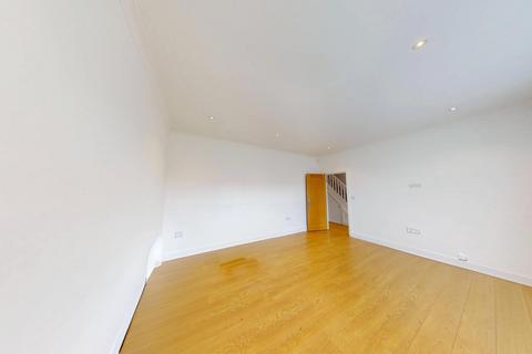 5 bedroom terraced house to rent, Borden Avenue,  London, EN1
