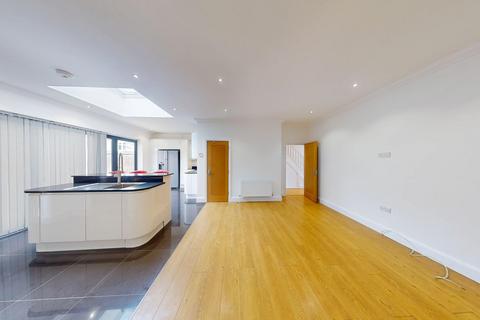 5 bedroom terraced house to rent, Borden Avenue,  London, EN1