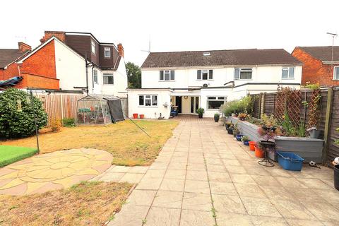 4 bedroom semi-detached house for sale, Fleet Road, Farnborough GU14