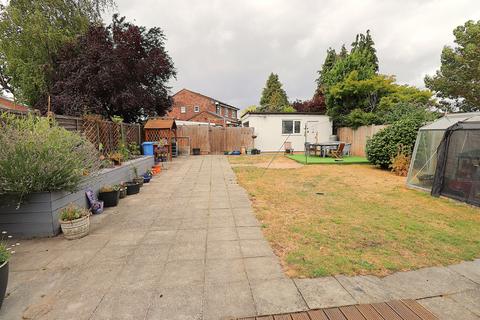 4 bedroom semi-detached house for sale, Fleet Road, Farnborough GU14