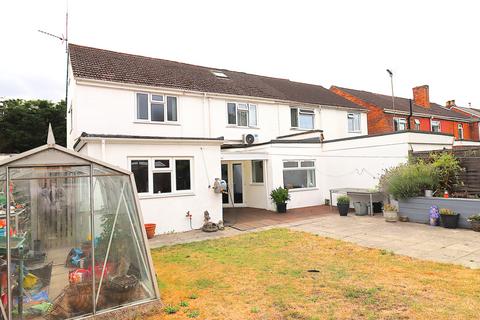 4 bedroom semi-detached house for sale, Fleet Road, Farnborough GU14