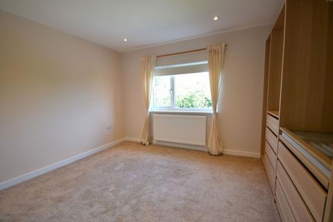 3 bedroom end of terrace house to rent, Harrington Road, Kettering NN14