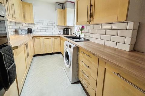62 Carr Lane, Low Moor, Bradford, BD12 0QT