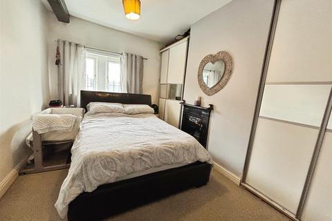 62 Carr Lane, Low Moor, Bradford, BD12 0QT