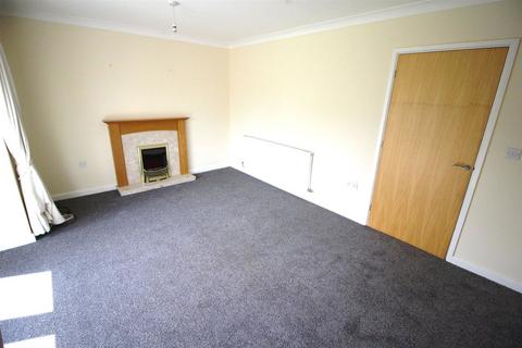 3 bedroom semi-detached house to rent, Colley Lane, Halesowen B63