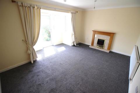3 bedroom semi-detached house to rent, Colley Lane, Halesowen B63
