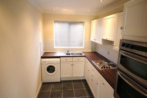 3 bedroom semi-detached house to rent, Colley Lane, Halesowen B63