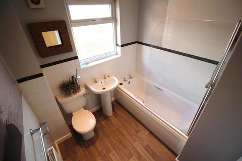 3 bedroom semi-detached house to rent, Colley Lane, Halesowen B63