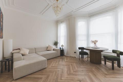 1 bedroom flat for sale, First Floor Flat, Hemberton Road, London
