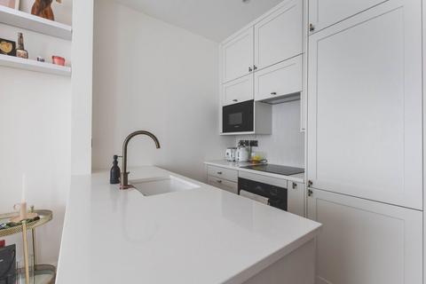 1 bedroom flat for sale, First Floor Flat, Hemberton Road, London