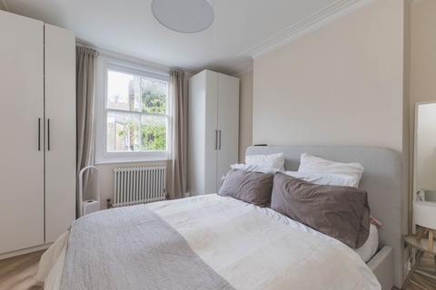 1 bedroom flat for sale, First Floor Flat, Hemberton Road, London