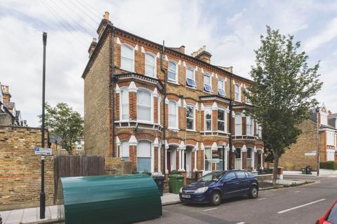 1 bedroom flat for sale, First Floor Flat, Hemberton Road, London