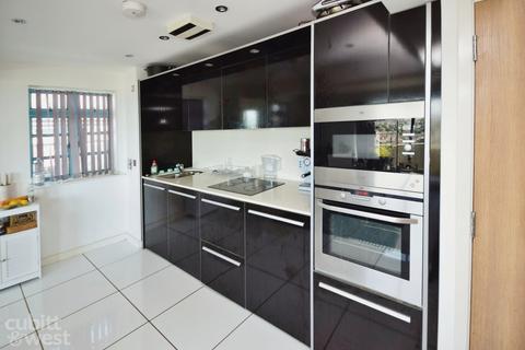 2 bedroom apartment to rent, Grand Ocean Longridge Avenue BN2