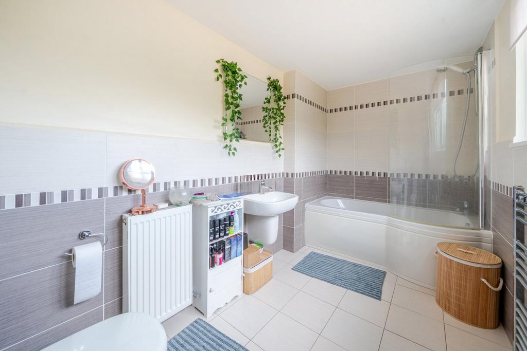 En-Suite Bathroom