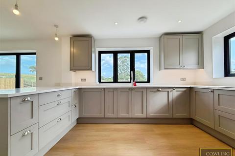 4 bedroom detached house for sale, Coxes Farm Road, Billericay