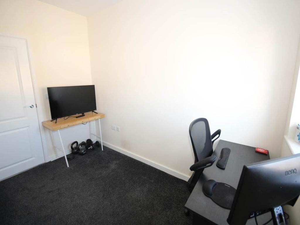 Bedroom 2 (2)