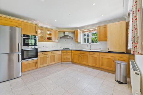 7 Candlemas Oaks, Beaconsfield, HP9 1LA