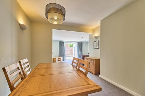 15 Sunnyhill, Burbage, Hinckley, LE10 2SB