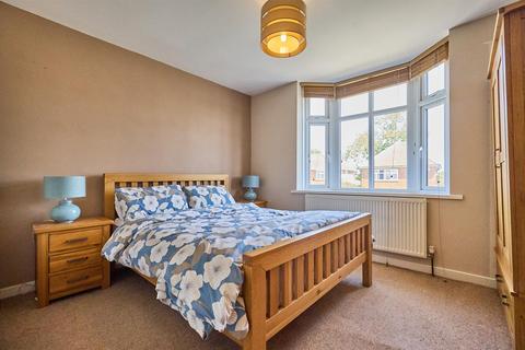 15 Sunnyhill, Burbage, Hinckley, LE10 2SB
