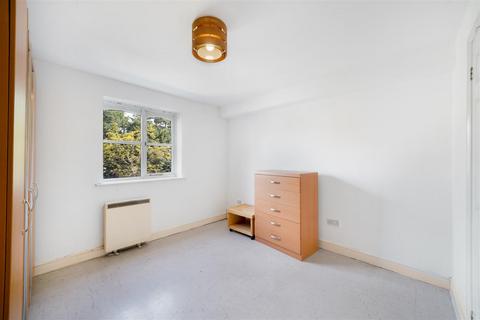 2 bedroom flat for sale, Norwood Close, Cricklewood