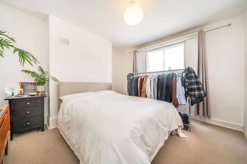 2 bedroom flat to rent, King Edward's Road, London E9