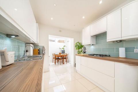 2 bedroom flat to rent, King Edward's Road, London E9