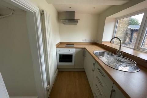 2 bedroom cottage to rent, Albert Road, Bradford BD13