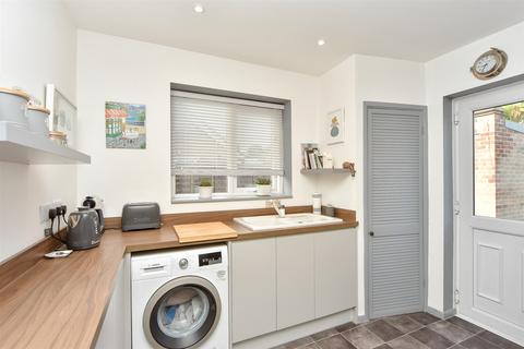 2 bedroom semi-detached bungalow for sale, Hopgarden Road, Tonbridge, Kent