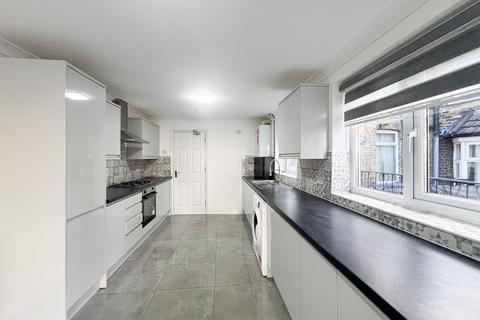 4 bedroom house to rent, Canterbury Road, London, E10