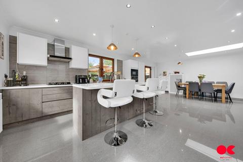 4 bedroom semi-detached house for sale, Homestead Road, Dagenham RM8